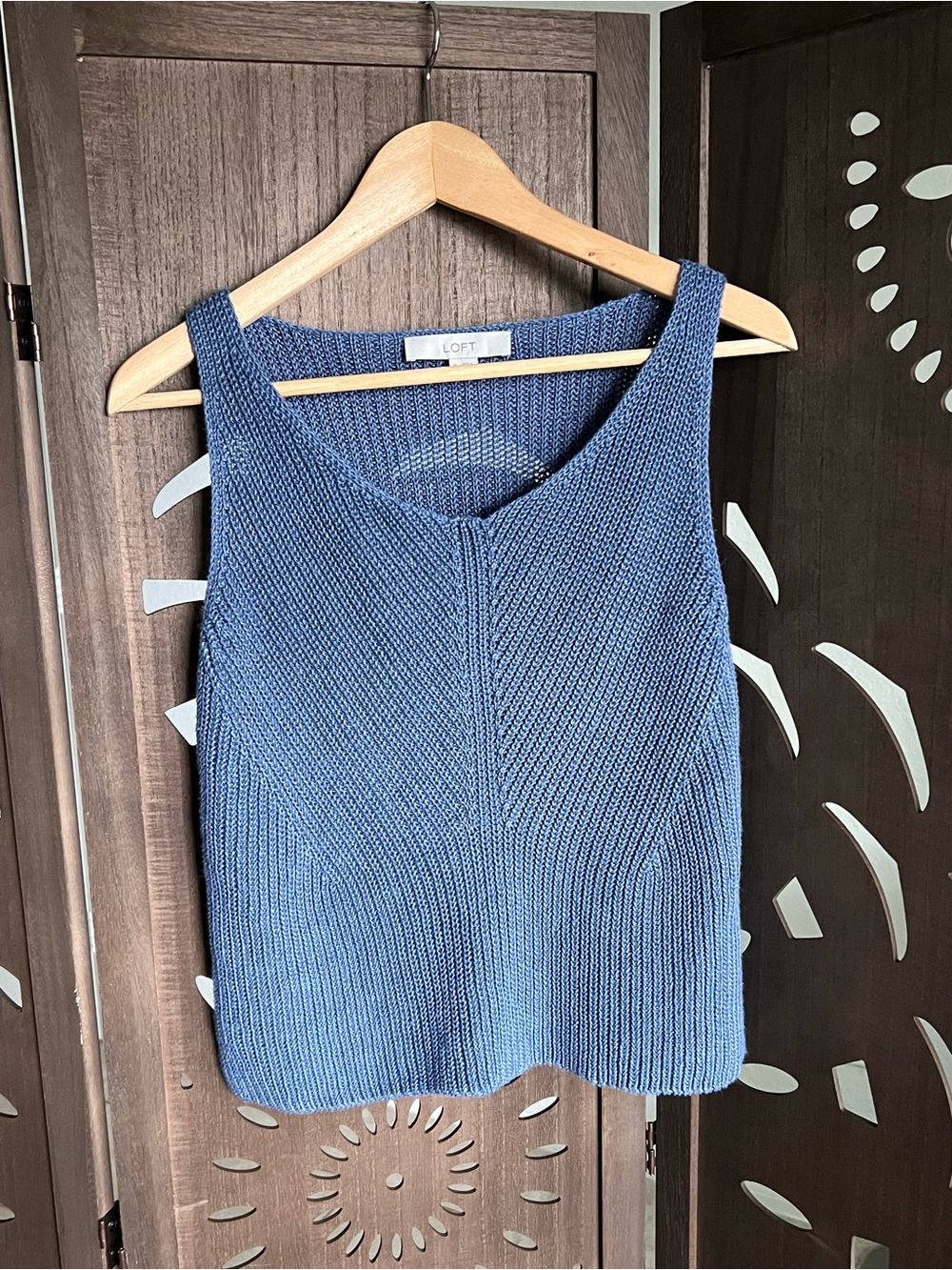 LOFT 100% Linen Blue Knit Sweater Tank V Neck Coastal Quiet Luxury Size M